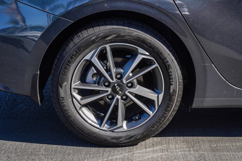 Used 2023 Kia Forte LXS image 7