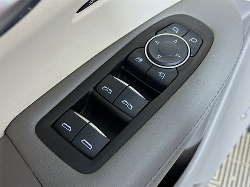 Used 2017 Cadillac XT5 Luxury w/ Driver Awareness Package image 18