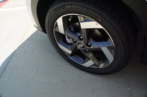 New 2025 Hyundai Venue SEL image 10
