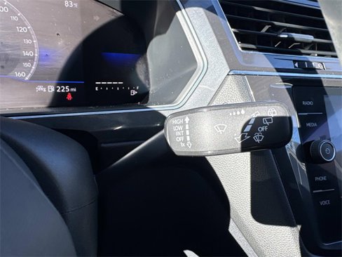 Certified 2022 Volkswagen Tiguan SE R-Line image 25