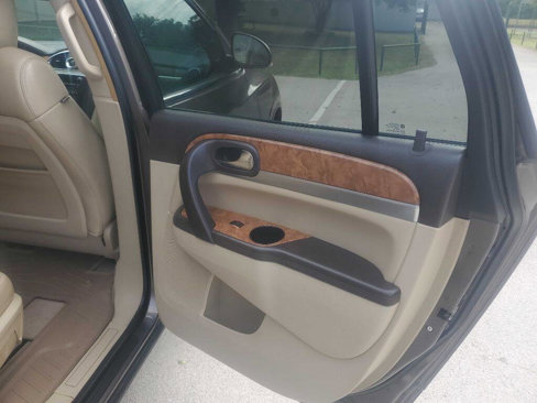 Used 2010 Buick Enclave CXL image 31