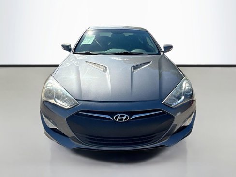 Used 2015 Hyundai Genesis 3.8 image 3