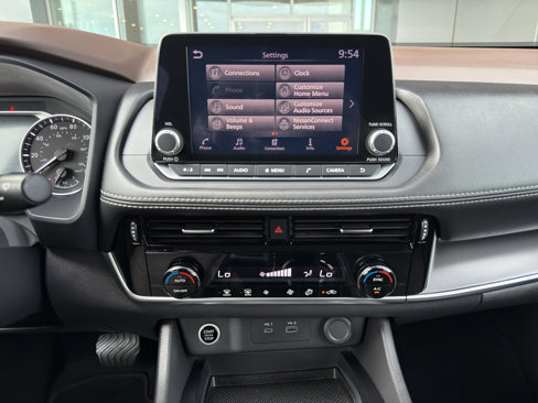 Used 2023 Nissan Rogue SV image 25