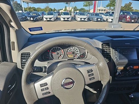 Used 2013 Nissan Frontier SL image 6