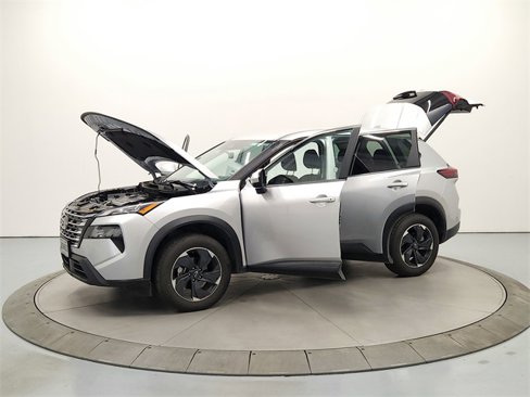 Used 2024 Nissan Rogue SV image 12