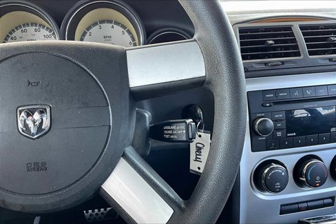 Used 2009 Dodge Challenger SE image 23