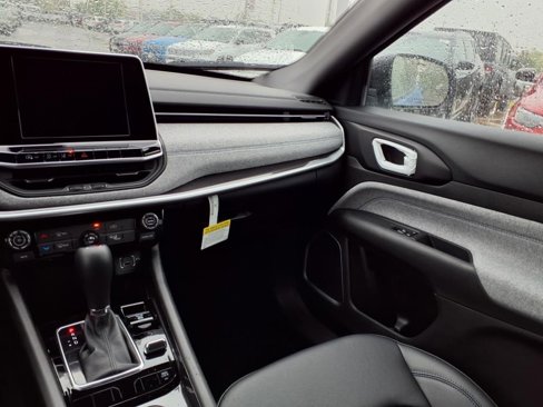 New 2025 Jeep Compass Latitude image 13