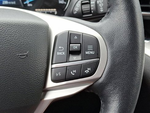 Certified 2022 Ford Explorer XLT w/ Equipment Group 202A image 22