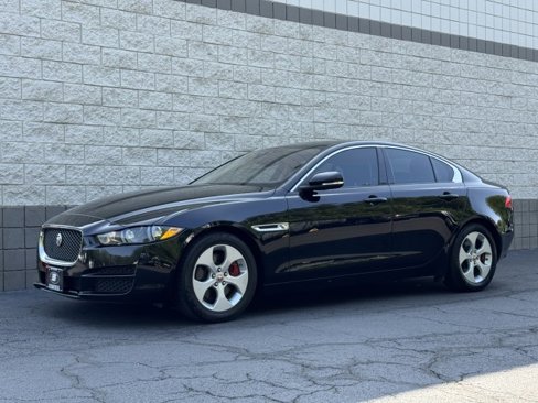 Used 2018 Jaguar XE image 12