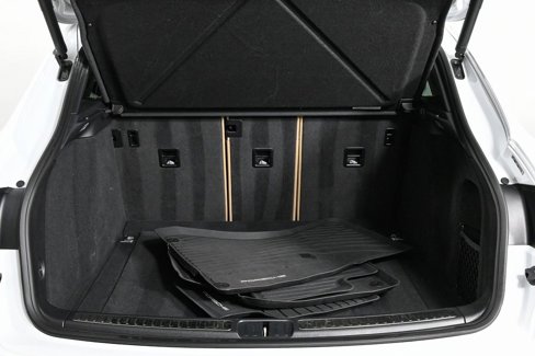 Certified 2022 Porsche Macan image 32
