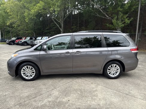 Used 2014 Toyota Sienna XLE image 4