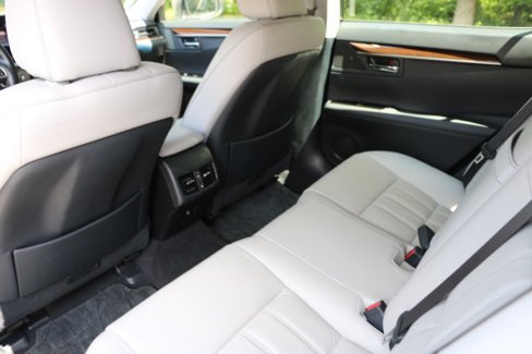 Used 2016 Lexus ES 300h image 33