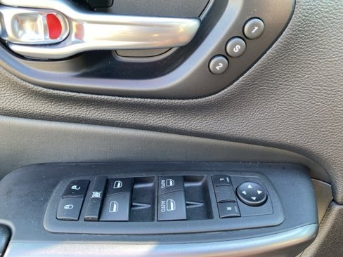 Used 2022 Jeep Cherokee Limited image 30