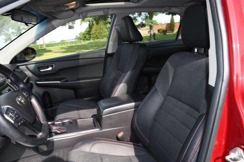 Used 2016 Toyota Camry SE image 11