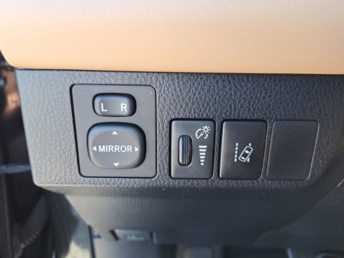 Used 2016 Toyota RAV4 Limited image 29