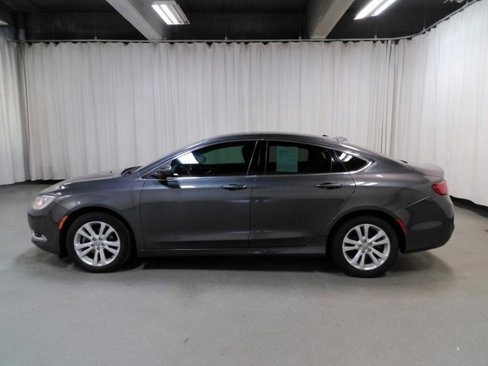 Used 2015 Chrysler 200 Limited w/ Convenience Group image 8