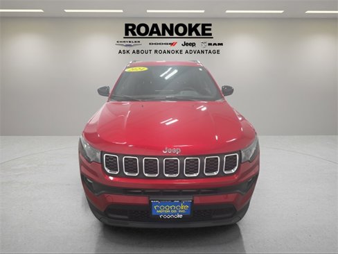 Used 2024 Jeep Compass Latitude image 11