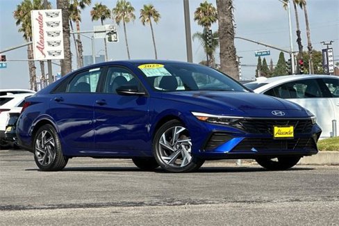 Certified 2025 Hyundai Elantra Sport image 2