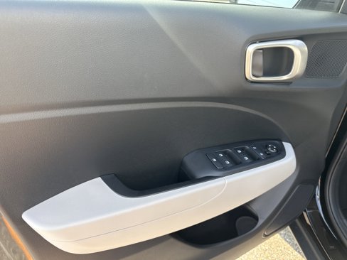 New 2025 Hyundai Venue SEL image 7