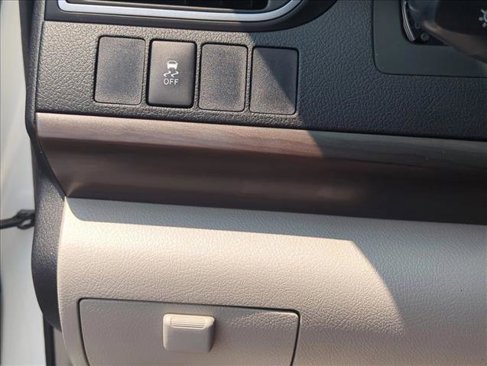 Used 2016 Toyota Camry LE image 14