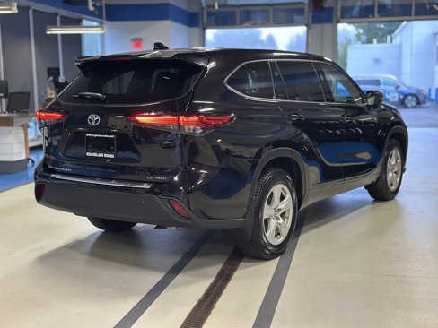 Used 2021 Toyota Highlander LE image 4