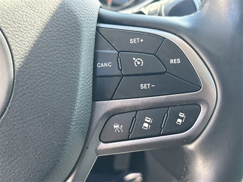 Used 2021 Jeep Cherokee Limited image 19