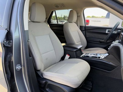 Certified 2022 Ford Explorer 2WD image 30