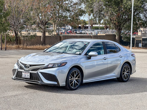 Used 2023 Toyota Camry SE image 3