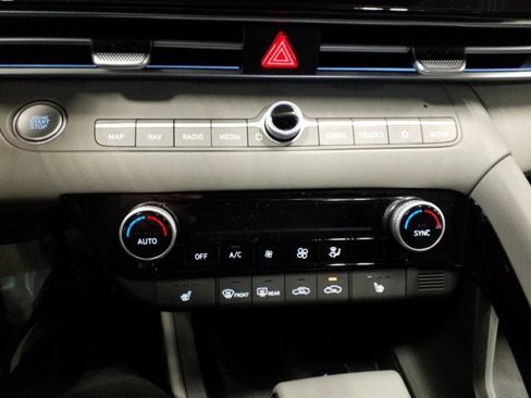 New 2025 Hyundai Elantra SEL image 8