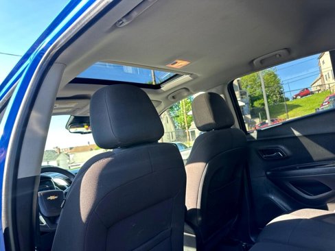 Used 2016 Chevrolet Trax LT w/ LT Sun and Sound Package image 25