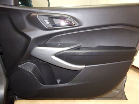 New 2025 Chevrolet Trax LS image 7