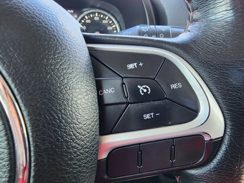 Used 2016 Jeep Renegade Trailhawk w/ Premium Trailhawk Package image 19