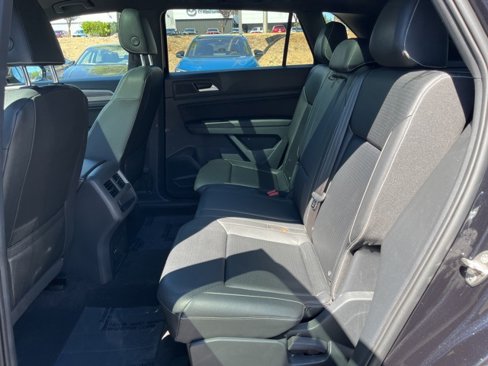 Used 2020 Volkswagen Atlas Cross Sport SE w/ Panoramic Sunroof Package image 9