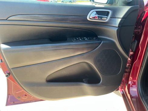 Used 2019 Jeep Grand Cherokee Altitude image 28