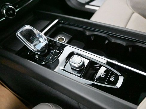 New 2026 Volvo XC60 B5 Core w/ Climate Package image 25