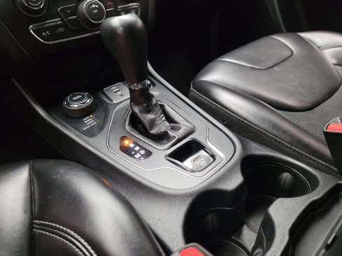 Used 2019 Jeep Cherokee Latitude Plus w/ Cold Weather Group image 26