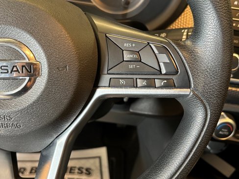 Used 2019 Nissan Kicks SV image 11