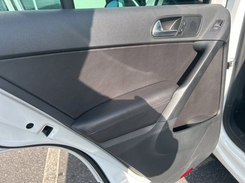Used 2016 Volkswagen Tiguan SE image 24