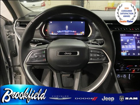 Used 2023 Jeep Grand Cherokee L Laredo image 29