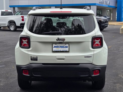 Used 2020 Jeep Renegade Latitude w/ Cold Weather Group image 11