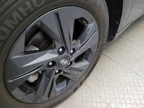 Used 2023 Hyundai Elantra SEL image 31