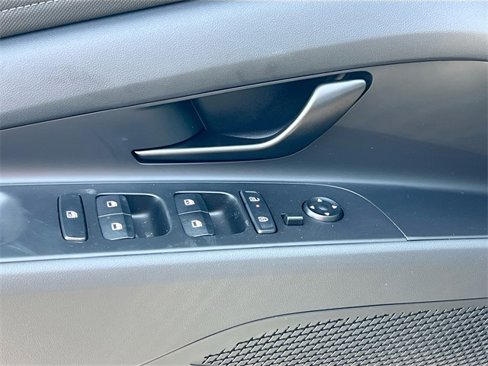 New 2025 Hyundai Elantra SEL image 18