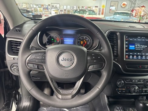 Used 2022 Jeep Cherokee Trailhawk w/ Comfort/Convenience Group image 16