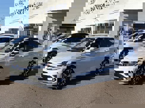 Certified 2025 Volkswagen Jetta SE image 4