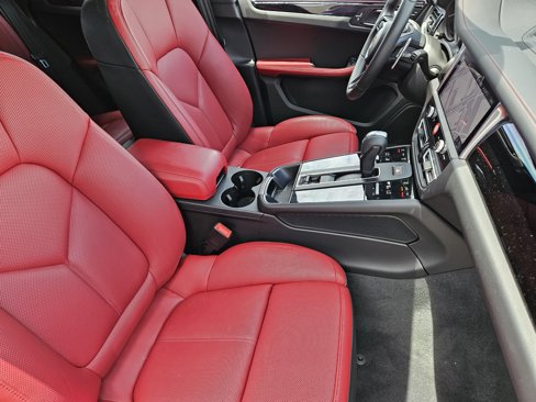 Certified 2025 Porsche Macan S image 22