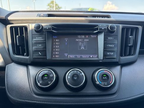 Used 2018 Toyota RAV4 LE image 27