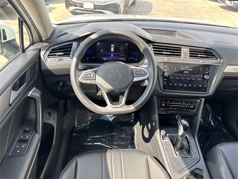 Used 2022 Volkswagen Tiguan SE image 9