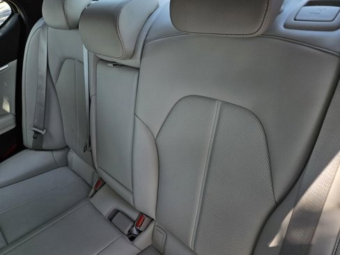 Used 2025 Genesis G70 2.5T image 13
