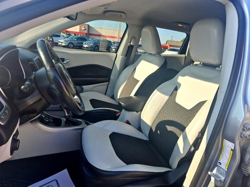 Used 2018 Jeep Compass Latitude w/ Cold Weather Group image 18