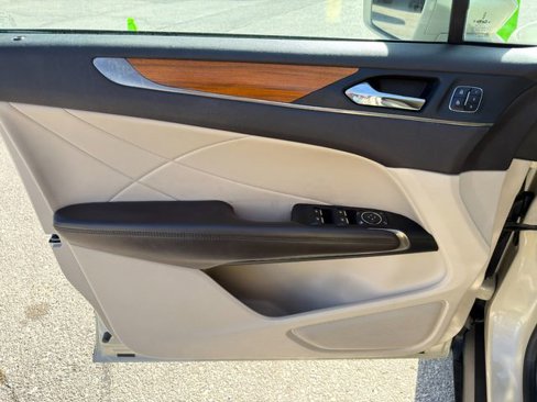 Used 2018 Lincoln MKC Select w/ Select Plus Package image 15